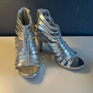 Delicacy Silver heels